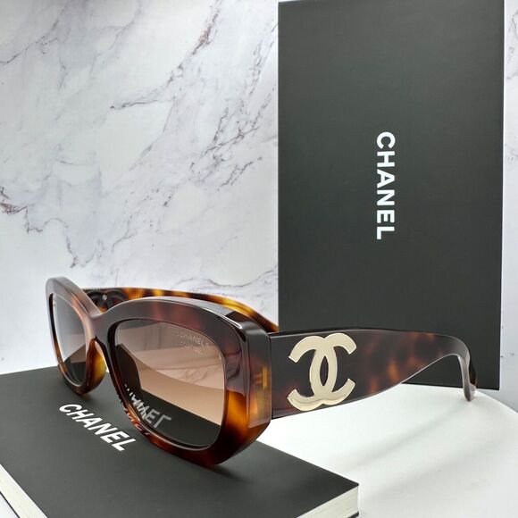 New CHANEL Sunglasses - Picture 1 of 16